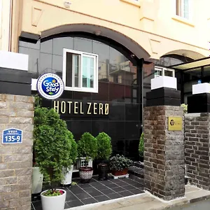 Hotel Zero, Seul